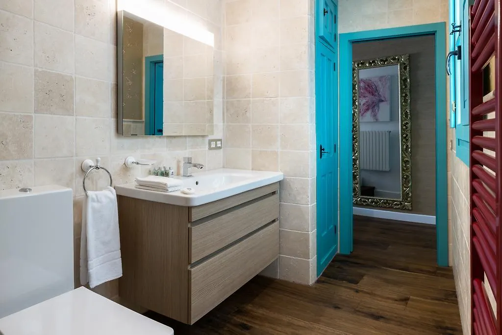 Puerta Catedral Art Gallery Apartment Seville