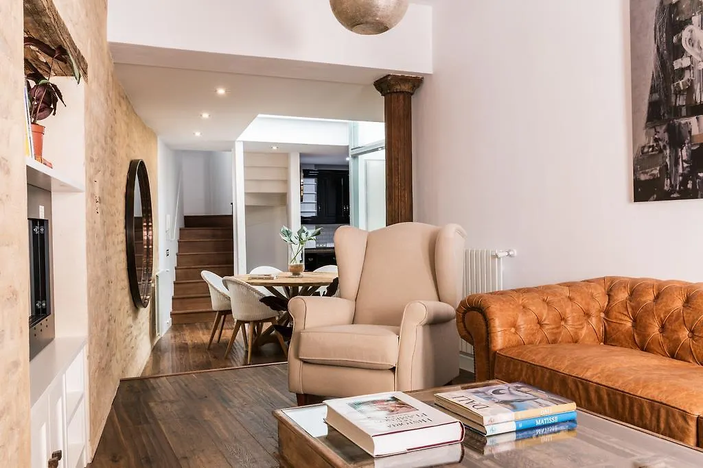 Puerta Catedral Art Gallery Apartment Seville